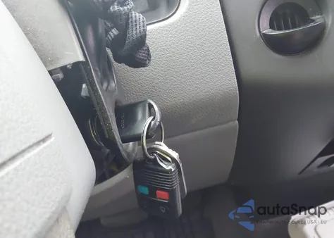 2005 Ford F-150 Stx/Xl/Xlt z USA, uszkodzony, nr VIN 1FTRX12W05NA13318